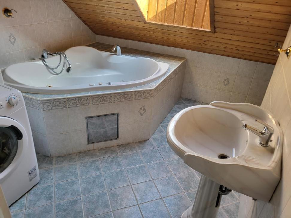 Sunflower Prague Apartments And Suites Экстерьер фото